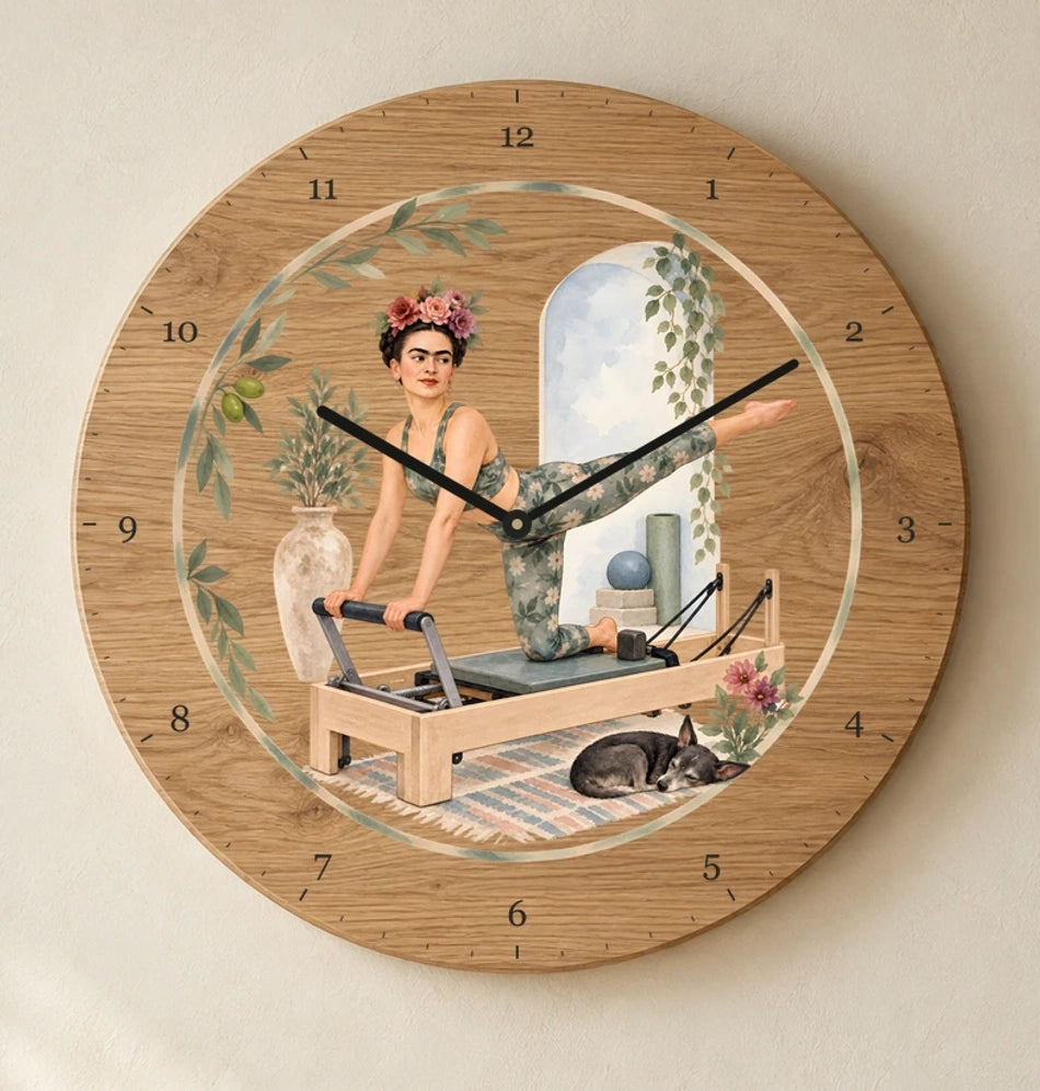 שעון עץ — פרידה בפילאטיס — detail — oak-clock-room-v1