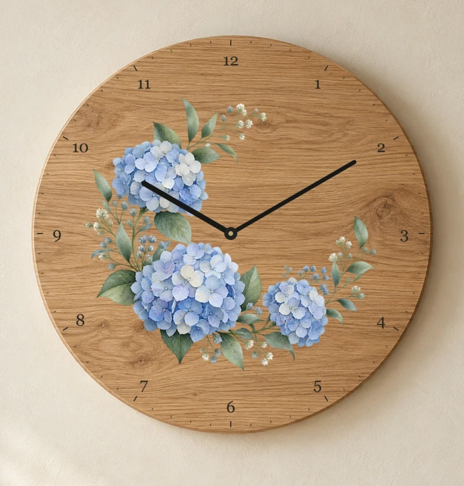 שעון עץ — פריחה כחולה — detail — oak-clock-room-v1