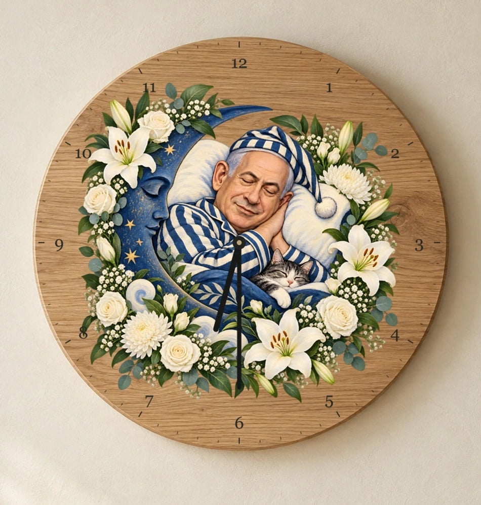 שעון עץ — נתניהו בחלום של שש וחצי — detail — oak-clock-room-v1